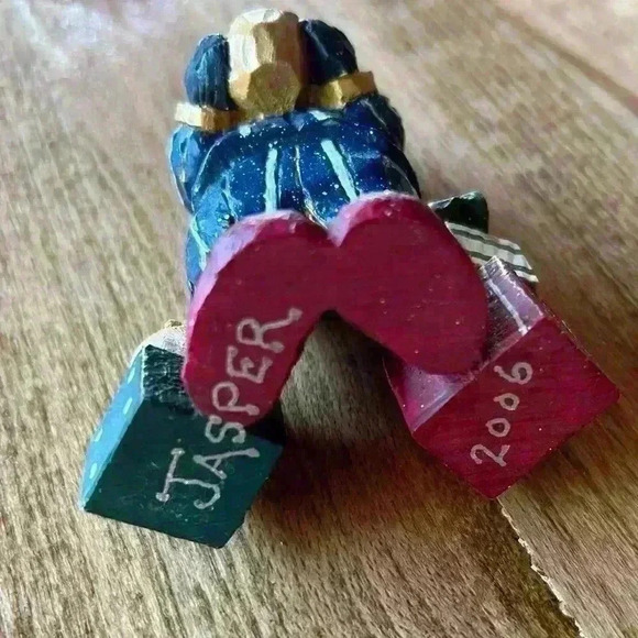 Bear Ornament drinking Coffee in Pajamas Jasper Wyoming 2006 Signed “RS” - Picture 9 of 12